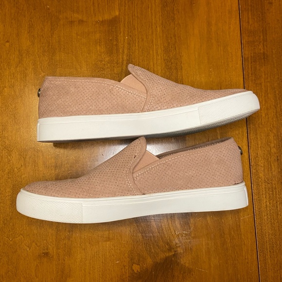 Steve Madden Zarayy Blush Slip-ons - Picture 4 of 8
